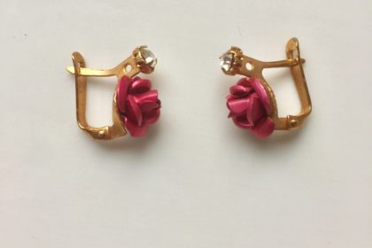 boucle d'oreille dormeuse rose