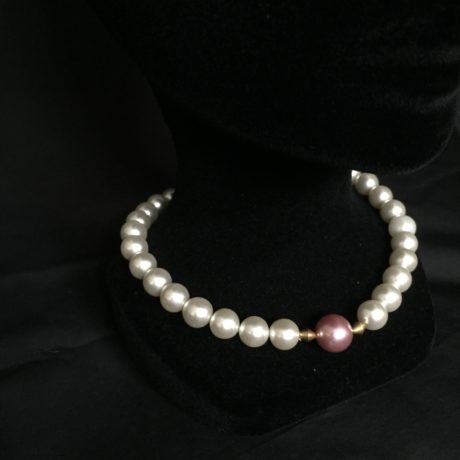 collier ras de cou perle rose