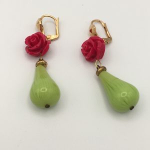 boucles d'oreille romantiques avec rose et goutte
