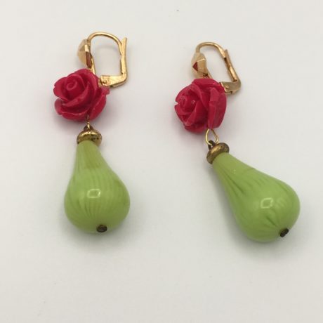 boucles d'oreille romantiques avec rose et goutte