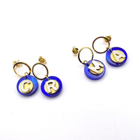 Boucles d'oreilles anneau  bleu et lettre C R ou M A