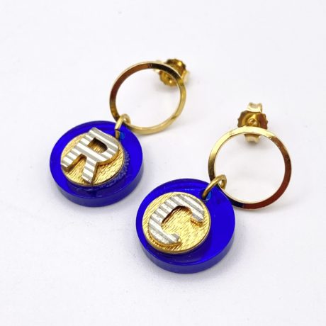 Boucles d'oreilles anneau  bleu et lettre C R ou M A