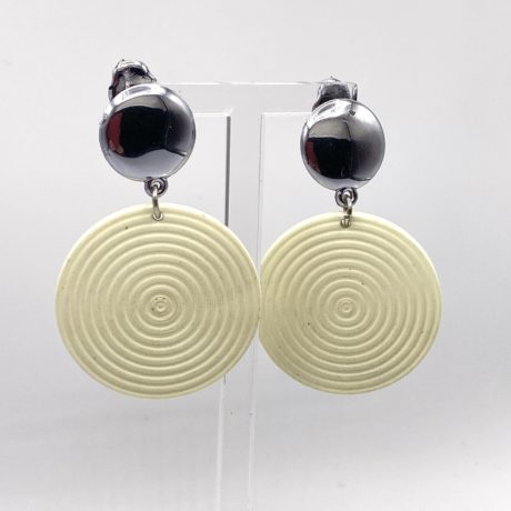 Boucles d'oreilles clips pendants disques blanc crème