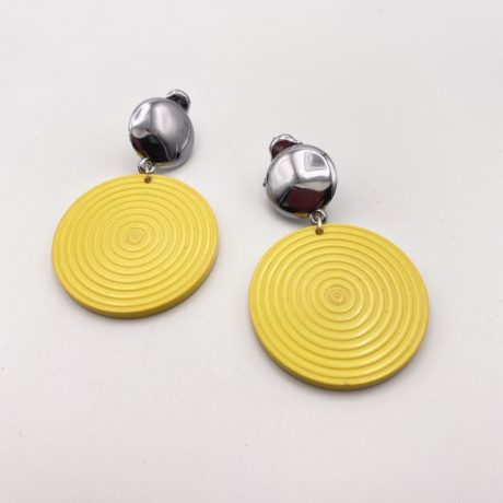 Boucles d'oreilles avec pendants créoles en résine jaune