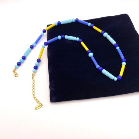 Collier jaune et bleu