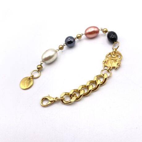 Bracelet scarabée doré et perles nacrées colorées 