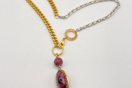 collier multi chaines et pendant violet
