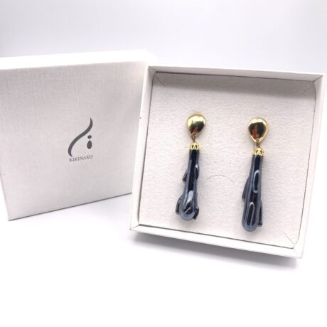 Boucles d'oreille goutte de verre gris