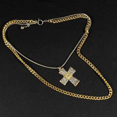 Collier multi chaine et croix