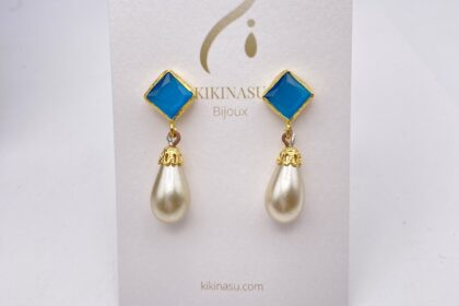 Boucles d'oreilles avec perle goutte et pierre bleu