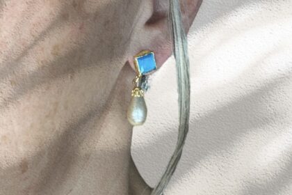 Boucles d'oreilles bleues et perle
