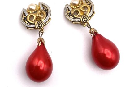 clips damas et goutte rouge