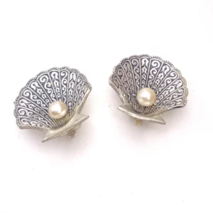 Boucles d'oreilles CLIP coquillage argenté et perle Majorica