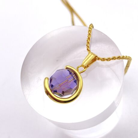 Collier pendentif lune violette