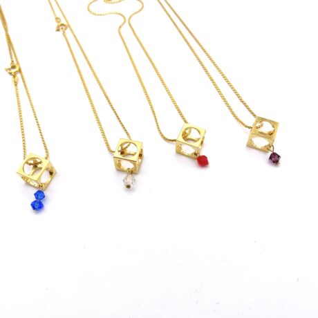 Collier pendentif cube