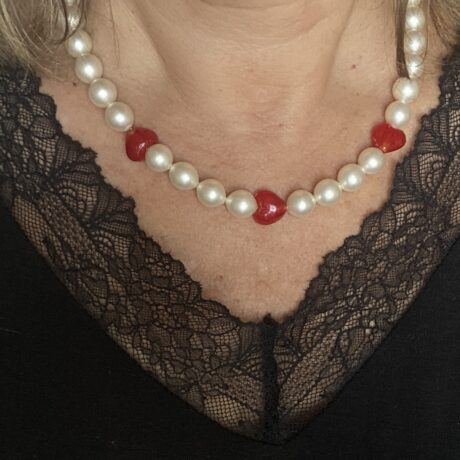 Collier perle et coeur rouge