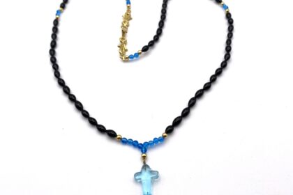 collier croix bleu