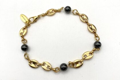 Bracelet grain de café avec petites perles noires
