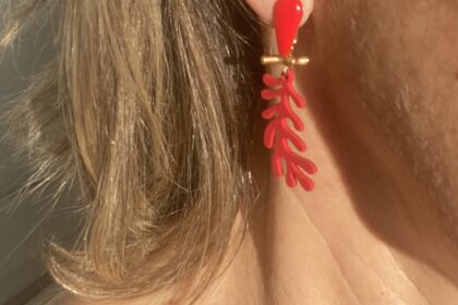 Boucles d'oreilles pendantes branche de corail rouge
