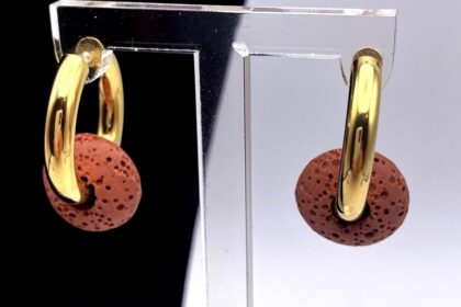 Boucles d'oreilles créoles avec pendant donut pierre volcanique