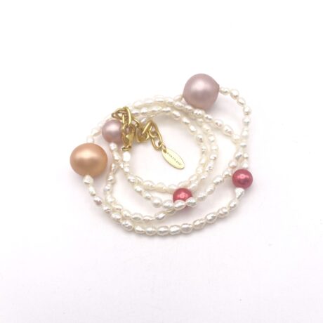 Collier de perle satellite rose