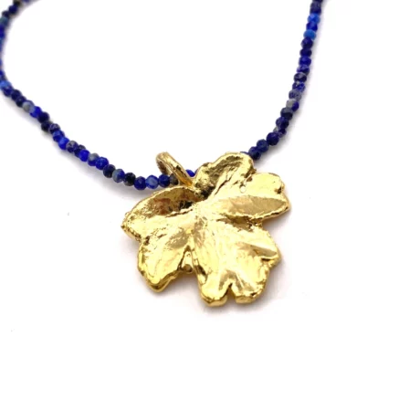 Collier lapis lazuli et feuille d’érable