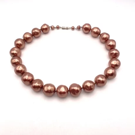 Collier marron nacré