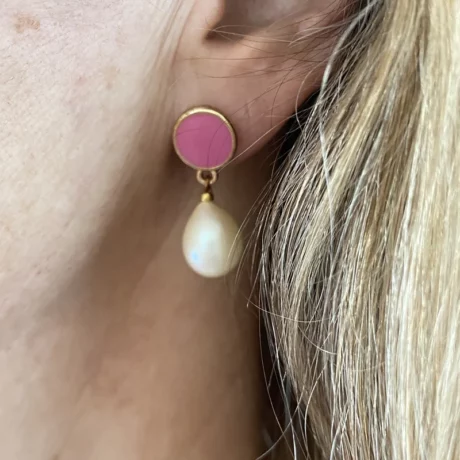 Boucles d’oreilles coloré avec perle goutte pendante_03