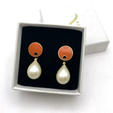 Boucles d’oreilles coloré avec perle goutte pendante