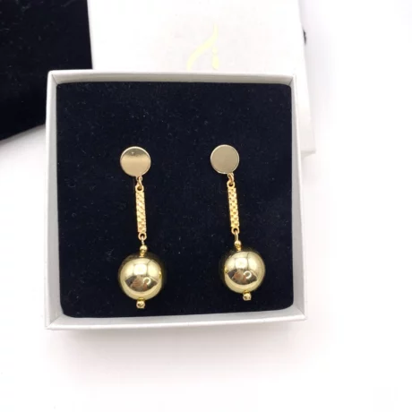 Boucles d’oreilles boule dorée pendante_05