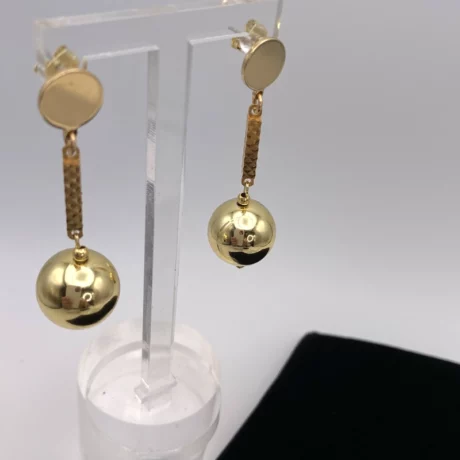 Boucles d’oreilles boule dorée pendante_07