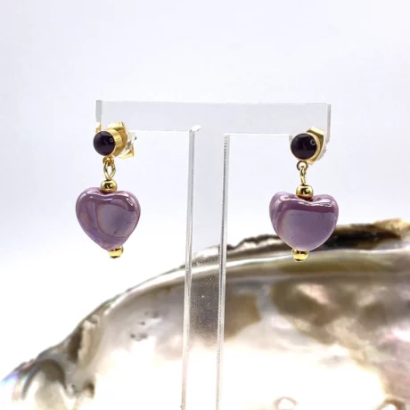 Boucles d’oreilles pendantes coeur mauve_03