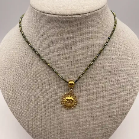 Collier soleil vert
