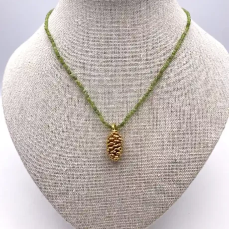 Collier jade et pigne de pin_04